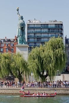 Water jousting, Parisian joust, quay of the Seine, Paris  (France) on 09/09/2012, Statue of Liberty