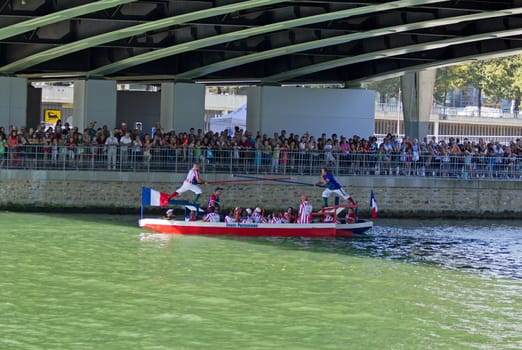 Water jousting, Parisian joust, quay of the Seine, Paris  (France) on 09/09/2012, confrontation under the bridge