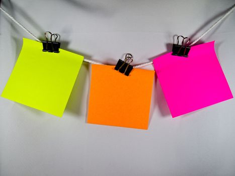 Post-it with paper clip on the rope