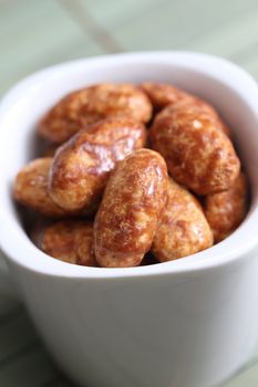 roasted almonds