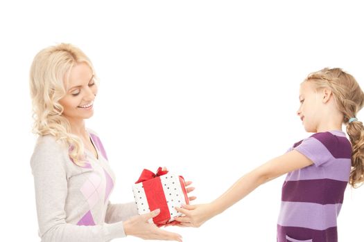 picture of mother and little girl with gifts.