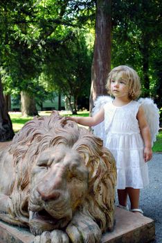 Little angel child and lion statue
