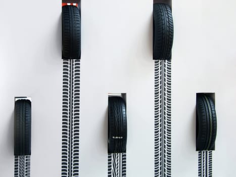 Car wheel tire with track pattern