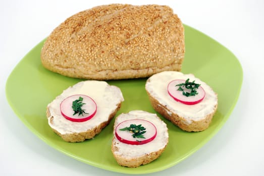 Bread with radish on green dish