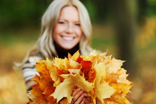 woman portret in autumn leaf close up