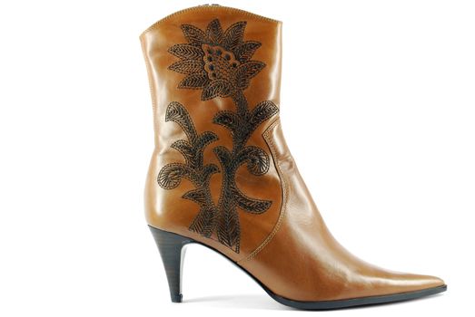 Woman short brown leather boot