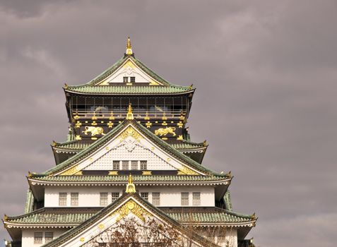 Osaka castle and the cloud before rain.