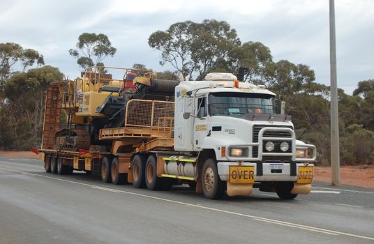 Heavy vehicle witj oversize load, Western Australia