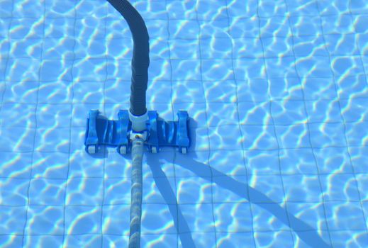 Swimming pooling cleaner and its hose