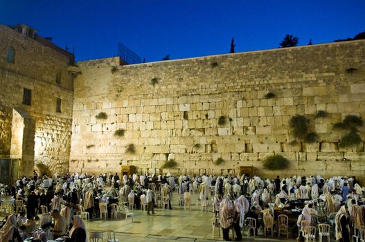 JERUSALEM - SEP 26 : Jewish crowd prays during the penitential prayers the "Selichot" , held on September 26 2011 in the "Wailing wall"  in  Jerusalem , Israel 