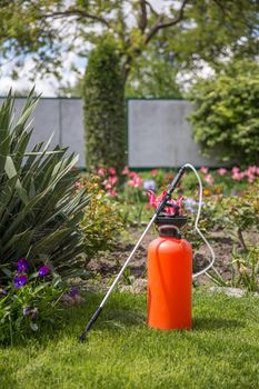 Lawn and garden pesticide/fertilizer sprayer