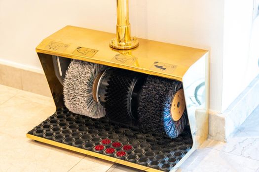 Electric Shoe Polisher Machine in the hotell