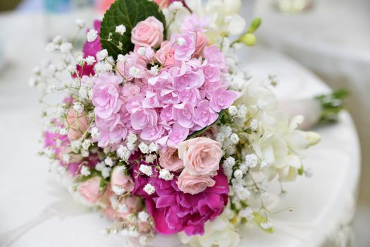 flower bouquet arrangements for wedding reception