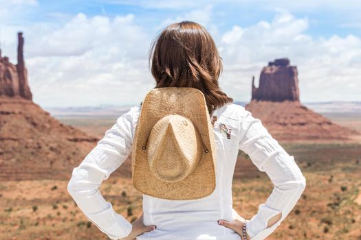 Young woman wearing straw hat in Monumet Valley