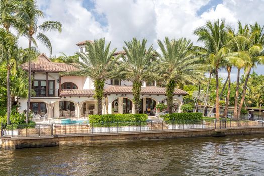 FORT LAUDERDALE, USA - AUGUST 30, 2014 : Luxury mansion in exclusive part of Fort Lauderdale known as small Venice on August 30, 2014 in Fort Lauderdale