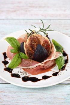 The delicate taste of prosciutto is ideally combined with the sweetness of figs.