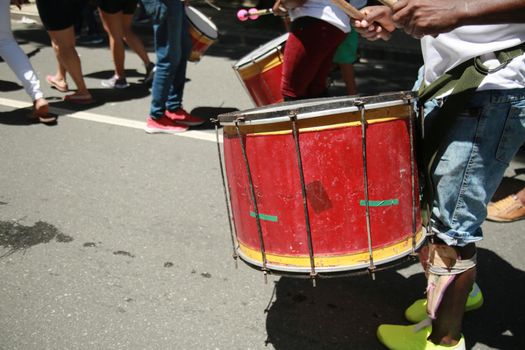 auto_awesome
Traduzir do: Inglês
1712 / 5000
Resultados de tradução
salvador, bahia, brazil - september 7, 2021: group use percussion drums during a demonstration against president Jair Bolsonaro in the city of Salvador.