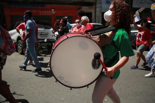 auto_awesome
Traduzir do: Inglês
1712 / 5000
Resultados de tradução
salvador, bahia, brazil - september 7, 2021: group use percussion drums during a demonstration against president Jair Bolsonaro in the city of Salvador.