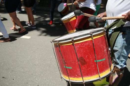 auto_awesome
Traduzir do: Inglês
1712 / 5000
Resultados de tradução
salvador, bahia, brazil - september 7, 2021: group use percussion drums during a demonstration against president Jair Bolsonaro in the city of Salvador.
