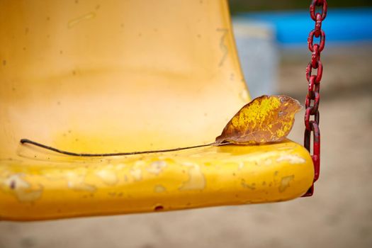 seat of the hanging on the chains in the fall