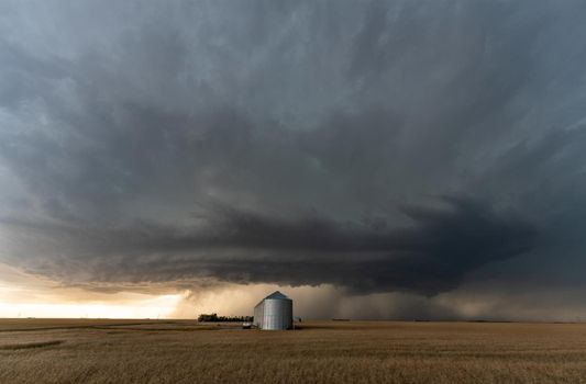 Prairie Storm Canada Summer time clouds warning