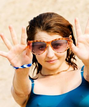 Girl with old-fashioned sunglasses