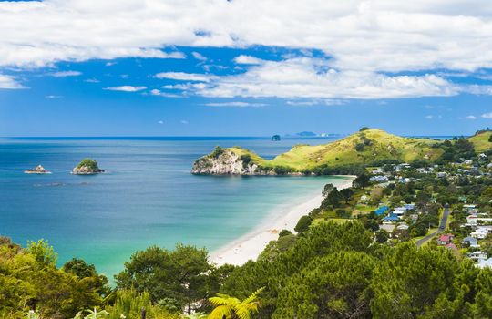 Photo of a beautiful white sand Hahei beach at Cathedral Cove Marine Reserve, Coromandel Peninsula, New Zealand. 