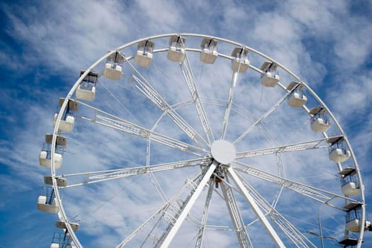 Photo shoot of a white ferris wheel with blue sky background 