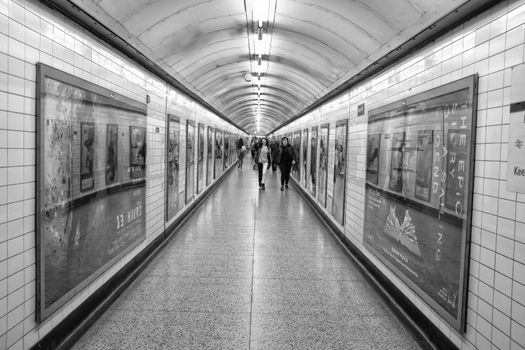 Whide angle view of an corridor linking the Undergound network of London, UK.