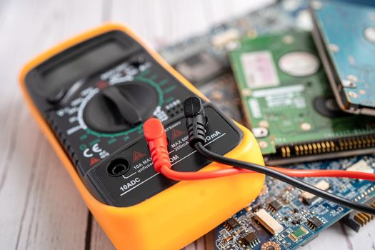 Multimeter electronic digital to measure the voltage of electrical.