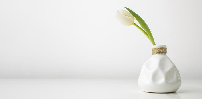 vase with tulip desk2. Resolution and high quality beautiful photo