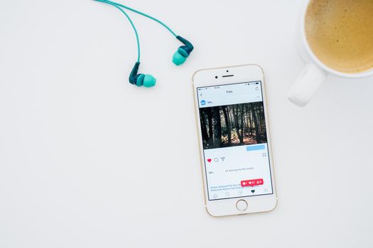 instagram photo coffee mug earphones. Resolution and high quality beautiful photo