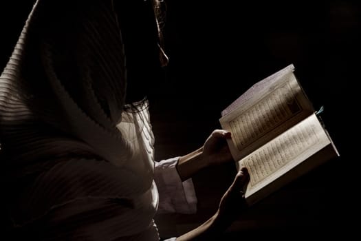silhouette woman reading quran2. Resolution and high quality beautiful photo
