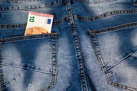 10 euros that come out of the pocket of blue jeans