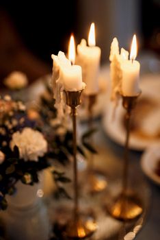 atmospheric candle decor with live fire on the banquet table