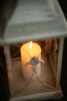 atmospheric candle decor with live fire on the banquet table