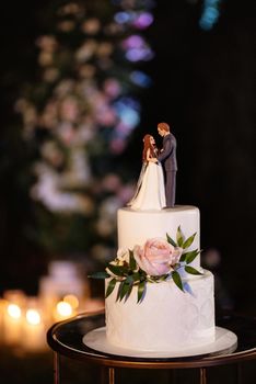 wedding cake at the wedding of the newlyweds