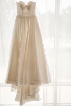 perfect wedding dress on the wedding day