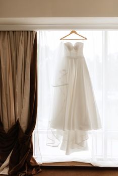 perfect wedding dress on the wedding day