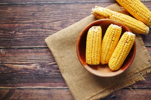 Sweet corns in a bowl on table