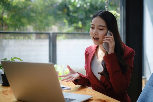 Beautiful business woman brief the project to team talkin by cell phone