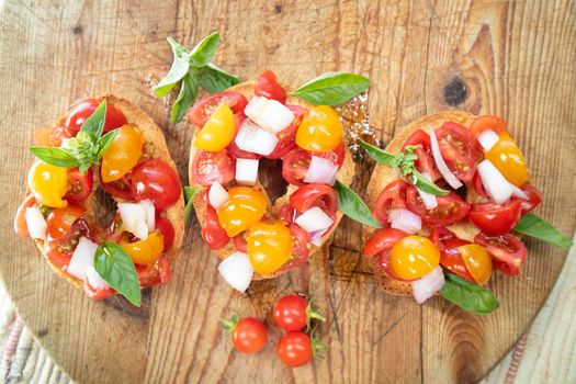 Photographic representation of the colorful and fresh Freselle dish typical of the Puglia region in Italy 