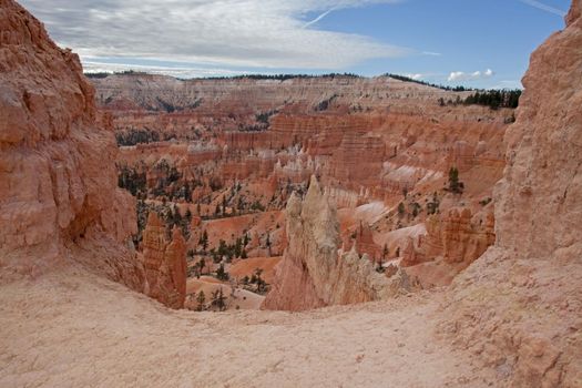 View over Bryce Canyon from the Queens Garden Trail