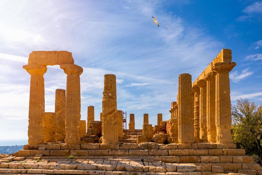 The greek temple of Juno in the Valley of the Temples, Agrigento, Italy. Juno Temple, Valley of temples, Agrigento, Sicily.