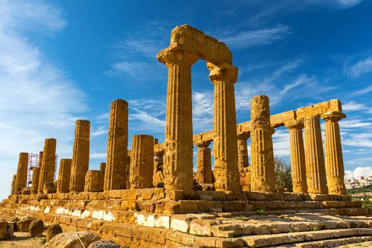The greek temple of Juno in the Valley of the Temples, Agrigento, Italy. Juno Temple, Valley of temples, Agrigento, Sicily.