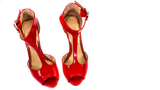 red patent leather sandal for the summer season