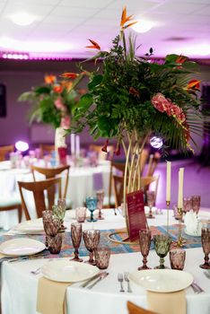 decoration of the banquet hall in multicolored colors of the Maracan style