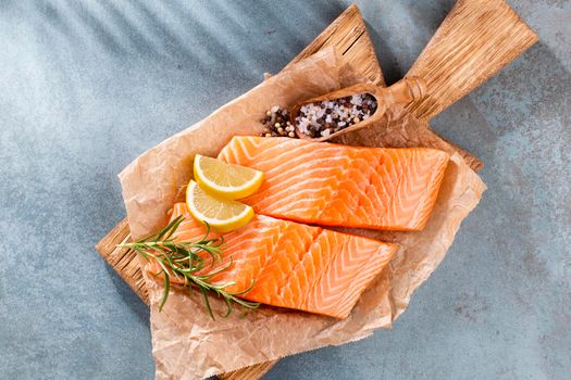 Fresh salmon steak with spinach and lentils.