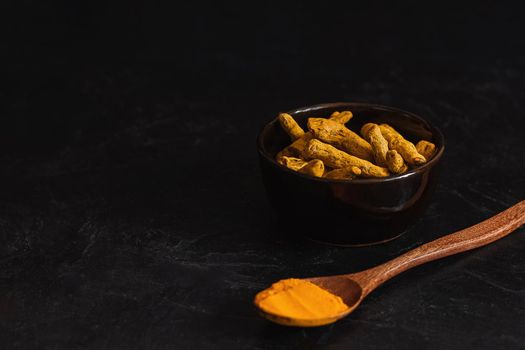 Fresh tumeric roots and powder is a spice that supports your body, immune system and antioxidant.