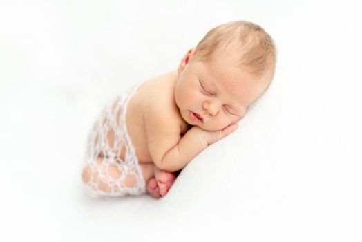 Comfortable pose to sleep for newborn baby